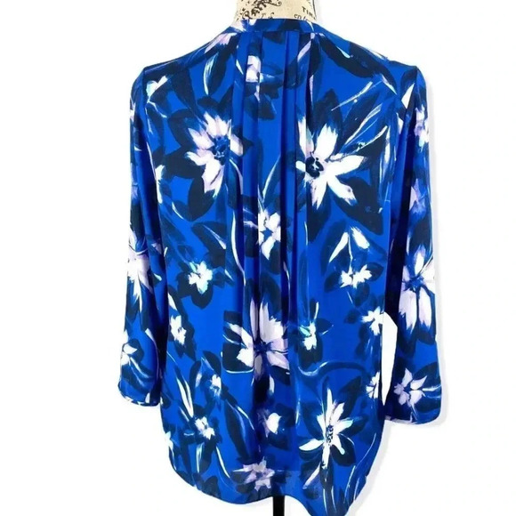 NYDJ v-neck floral buttoned Blouse - Picture 2 of 7